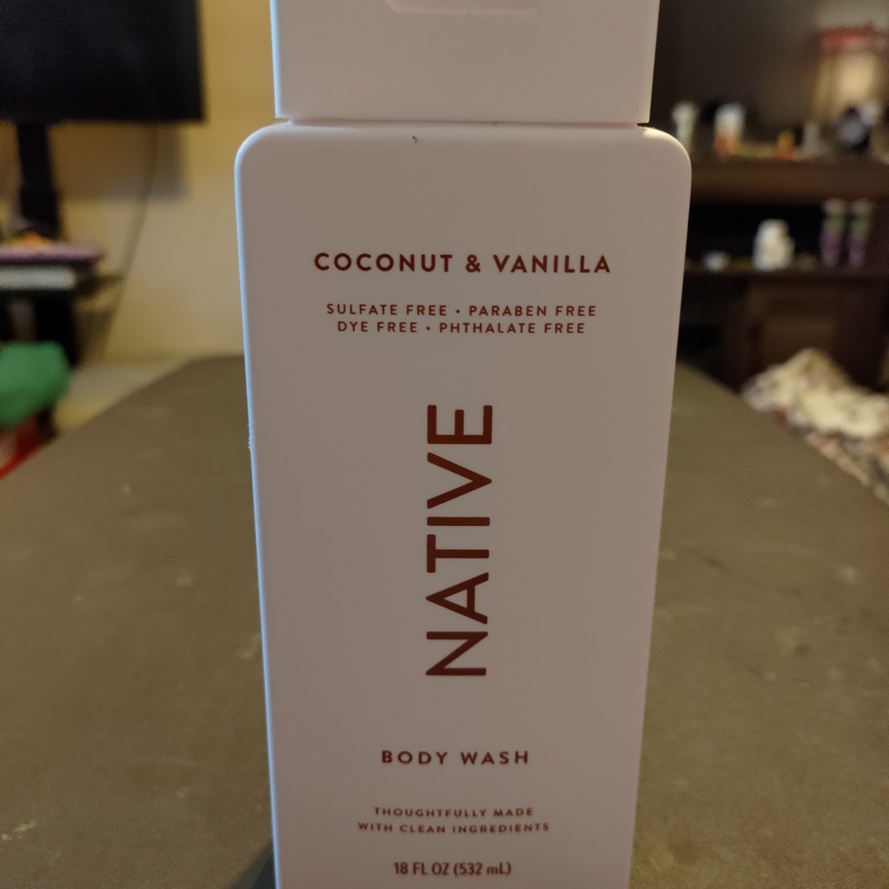 Native Coconut & Vanilla Body Wash - White and Brown Text